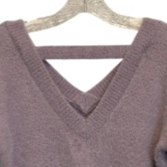 Jessica Simpson Fuzzy Cropped V-Neck Sweater XS Lavender Purple Open Back EUC - Picture 4 of 6